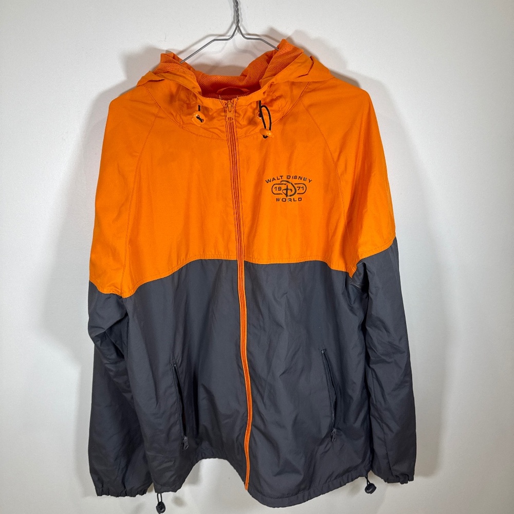 Men’s Walt Disney world lightweight jacket size medium